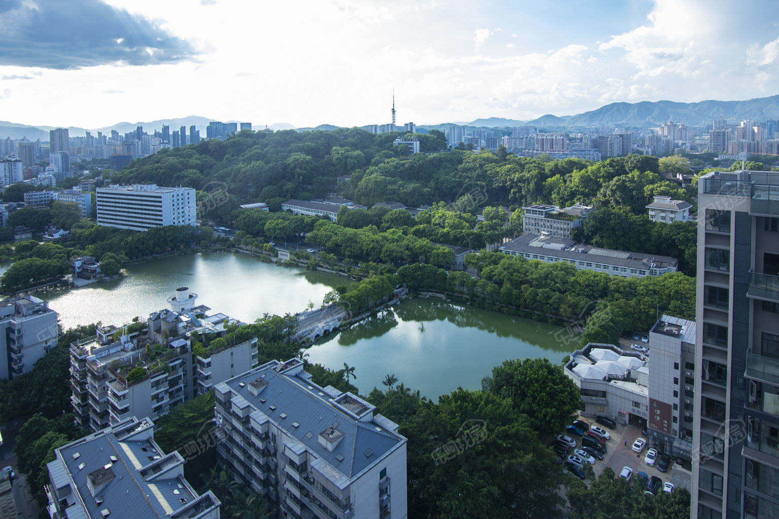 南门兜地铁口电梯复式楼，南北通透，全景黎明湖加洋湖公园