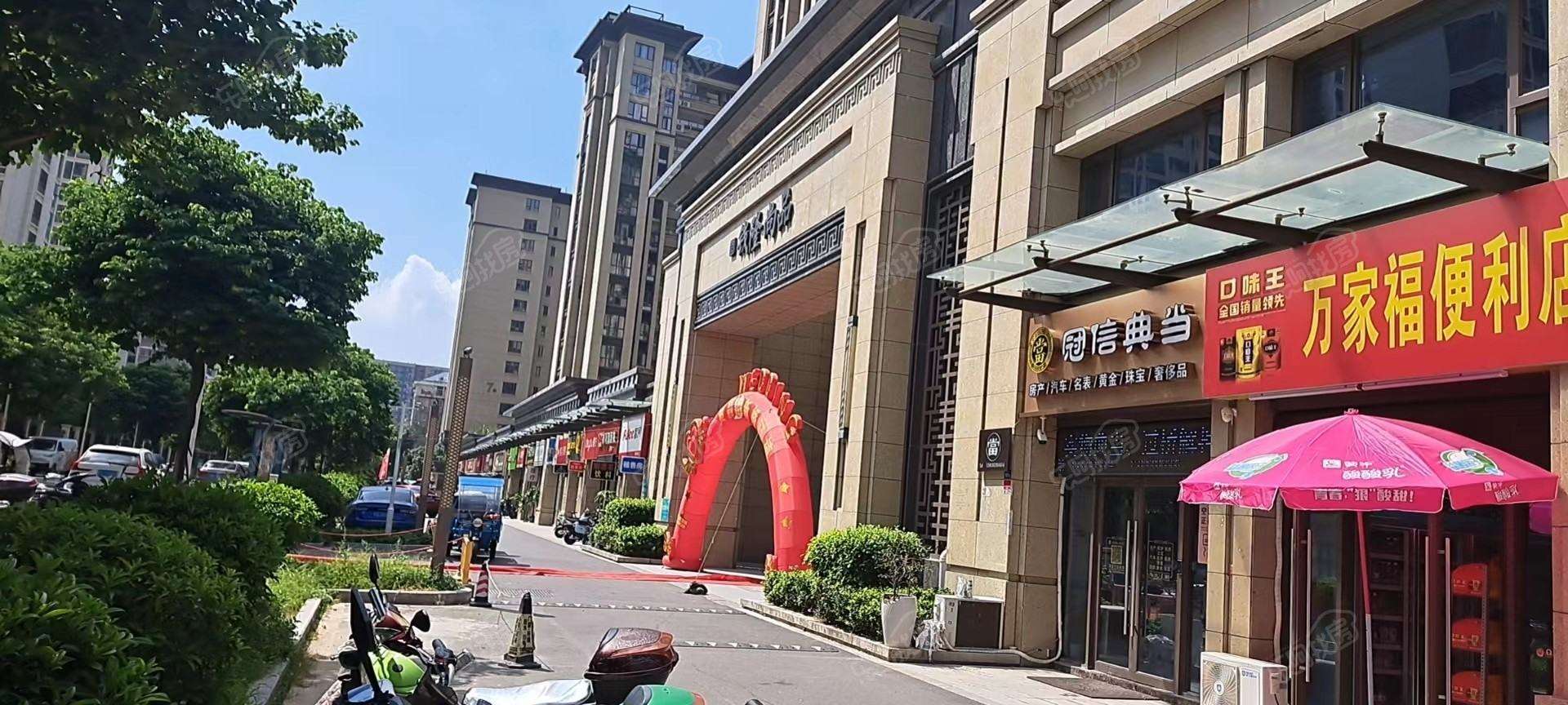 万达商圈小区门口第一间沿正马路店面