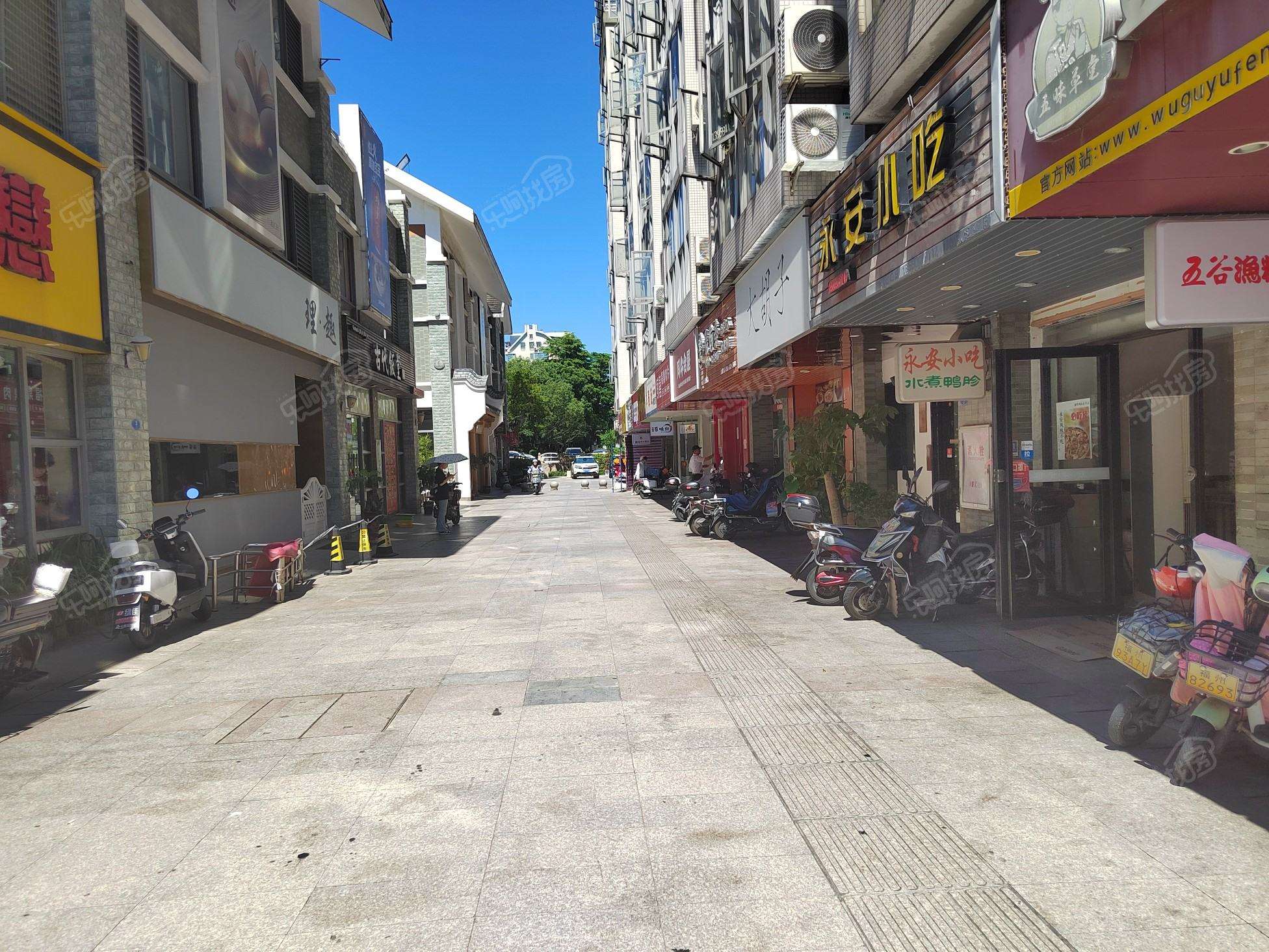 冠亚广场沿街店面，可餐饮，租金高，收益高