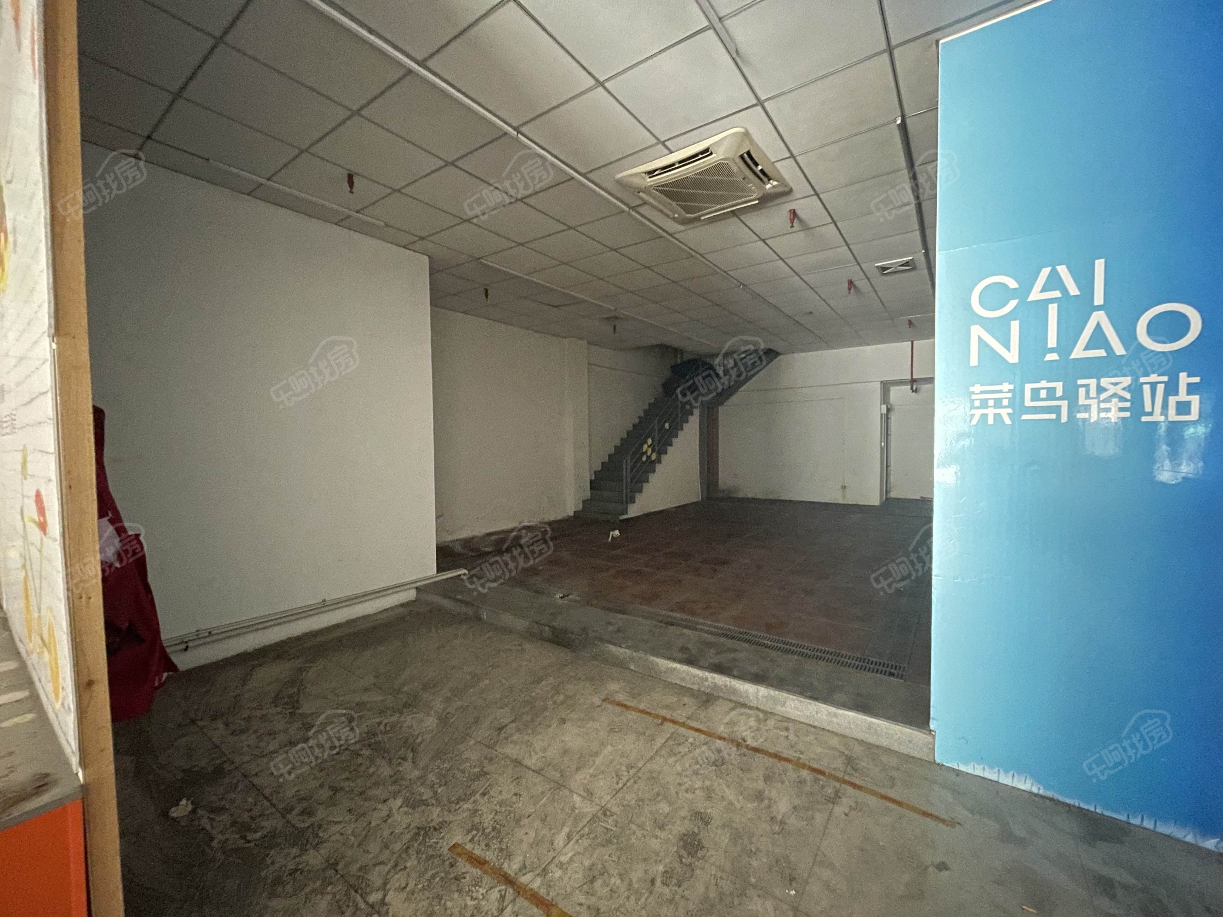 正荣润璟复式店面，使用面积260，房东急售